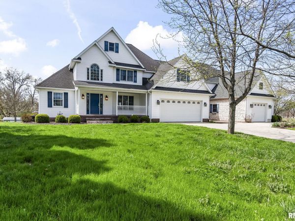 2407 EASTWOOD Drive, Taylorville, IL 62568