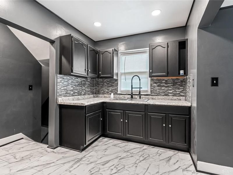 329 Grove Avenue, Dayton, OH 45404 Photo 9