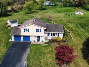 379 VALLEY HI COURT, WALNUTPORT, PA 18088