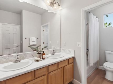 651 Hawkcrest Cir, Sacramento, CA 95835 Photo