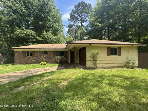 3236 Woodview Drive, Jackson, MS 39212