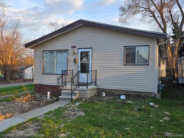23 Hillsmont Avenue, Pontiac, MI 48341
