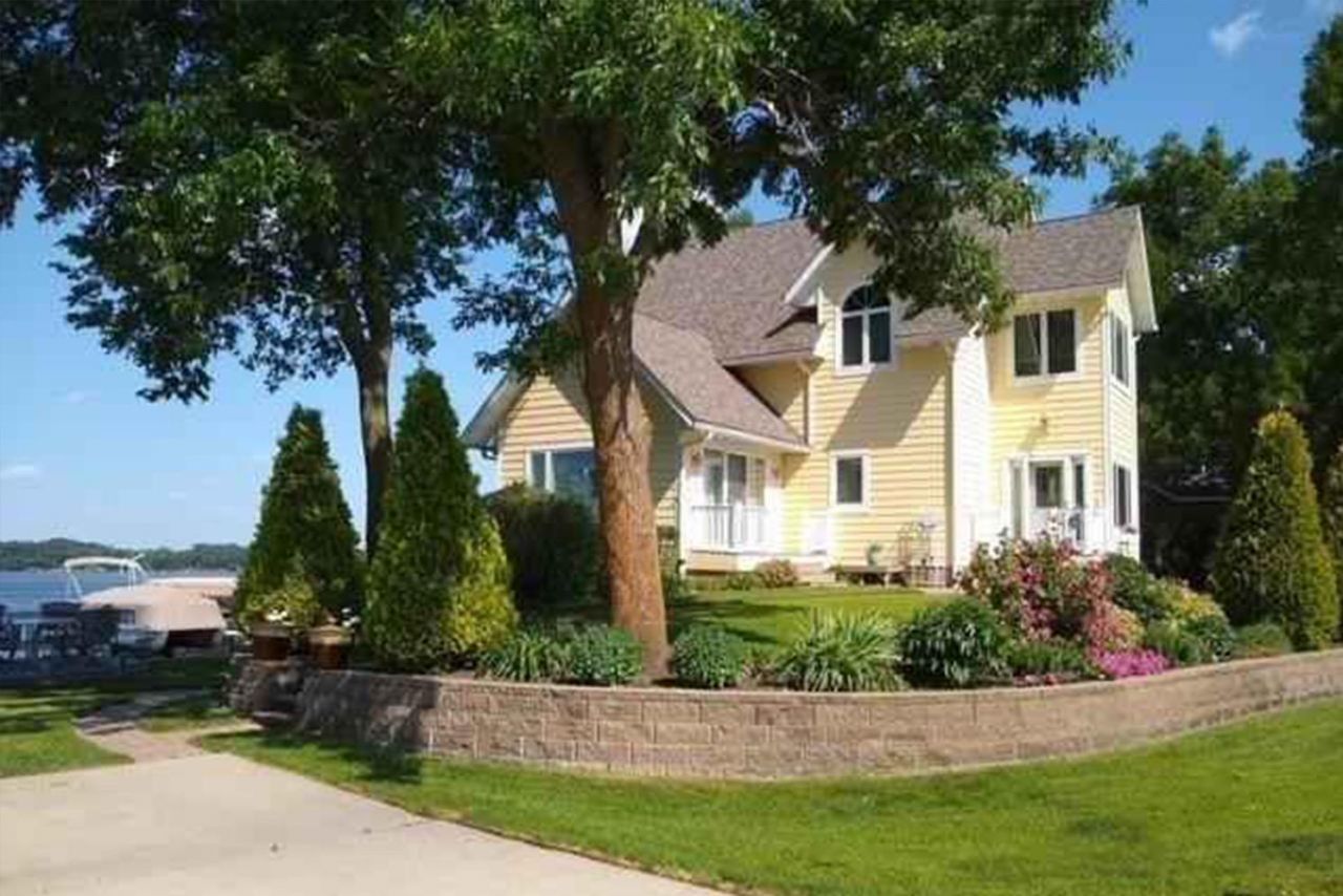 3710 Sioux Lane , Madison Lake, MN 56063