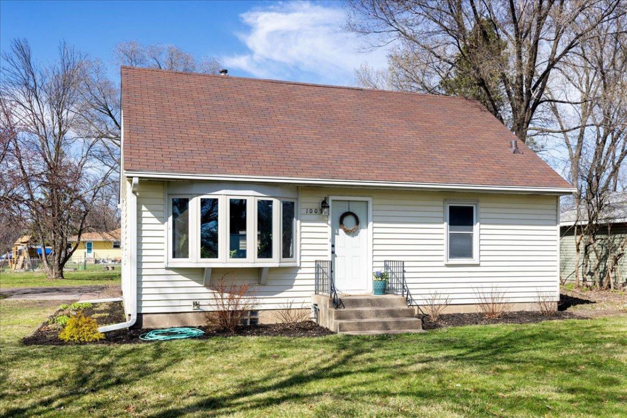 1005 90th Avenue NE, Blaine, MN 55434