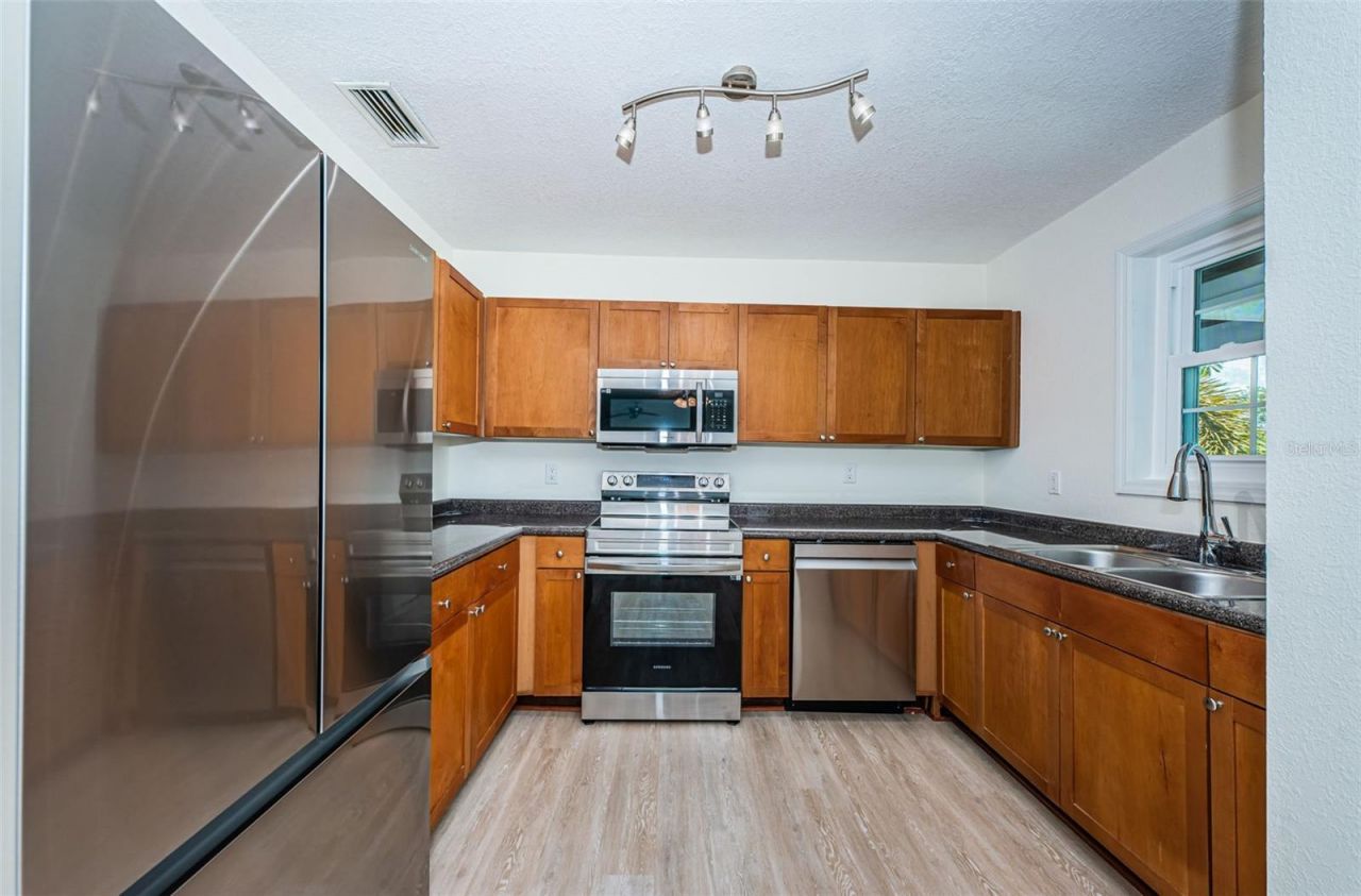 251 Pompano Drive Se, Unit D, Saint Petersburg, FL 33705 Photo