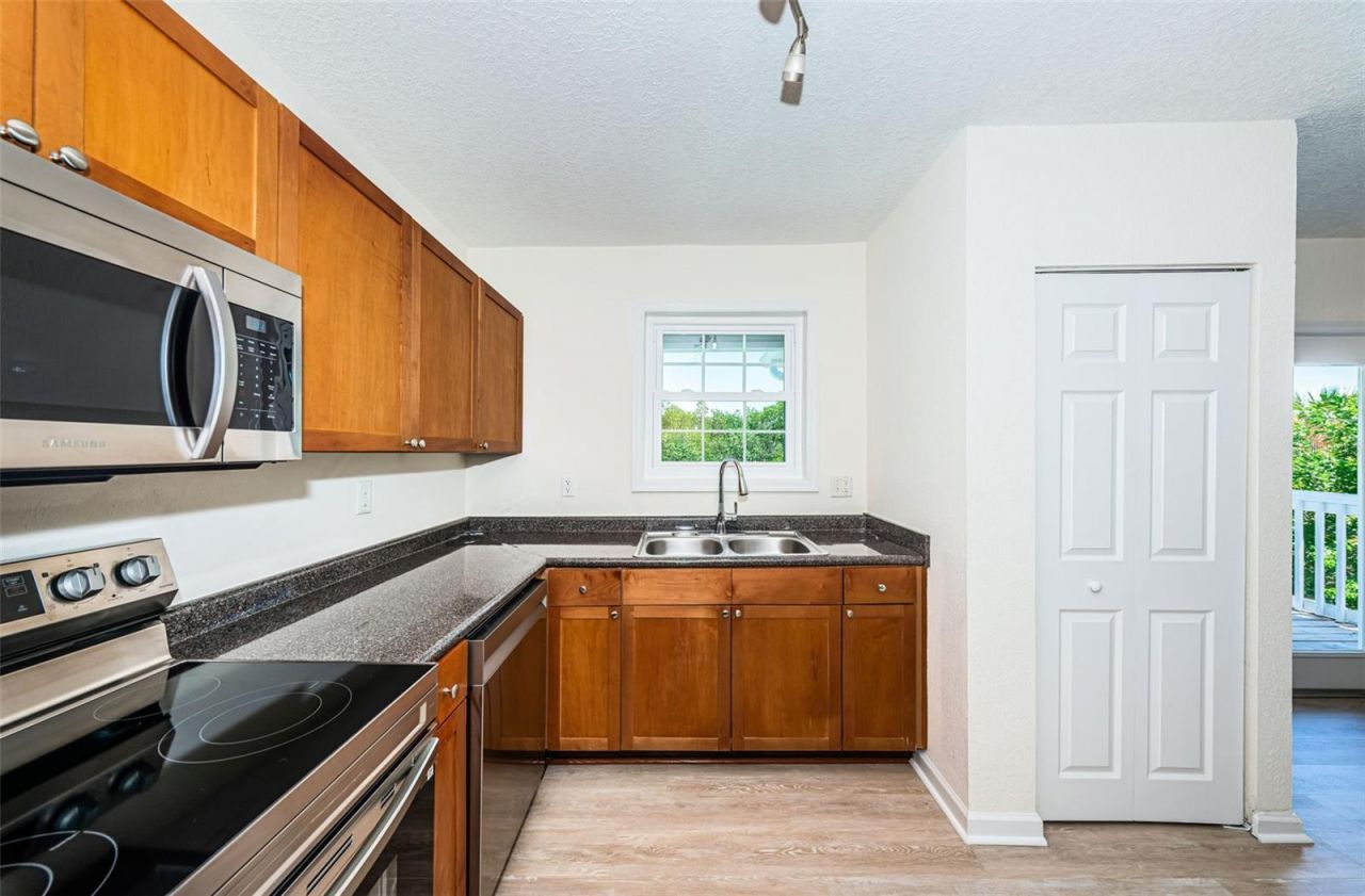 251 Pompano Drive Se, Unit D, Saint Petersburg, FL 33705 Photo
