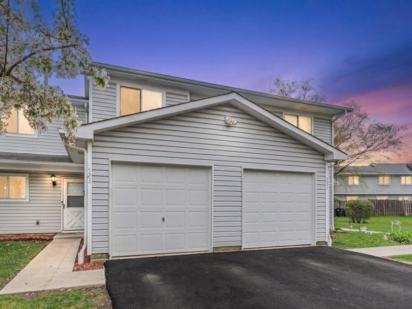 523 Alton Court , Carol Stream, IL 60188