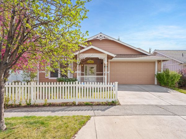 2221 NE Indigo Lane, Bend, OR 97701