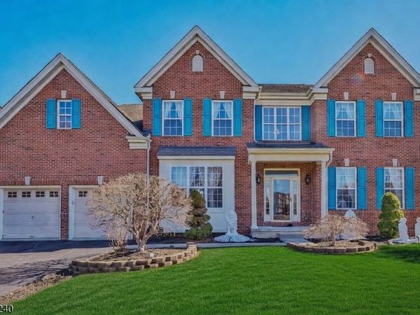 4 ELM DR, Clinton, NJ 08809