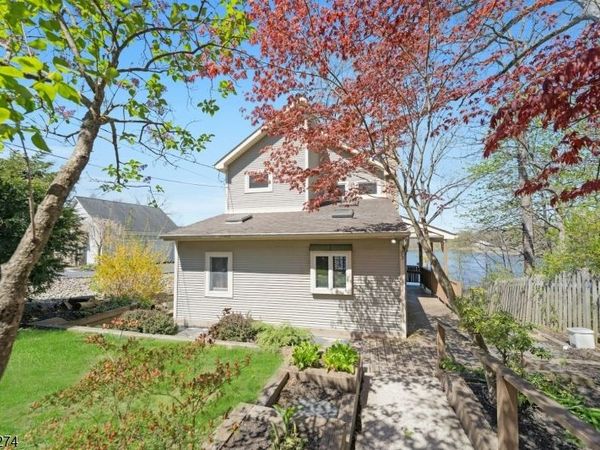 95 Wildwood Rd, Jefferson, NJ 07438