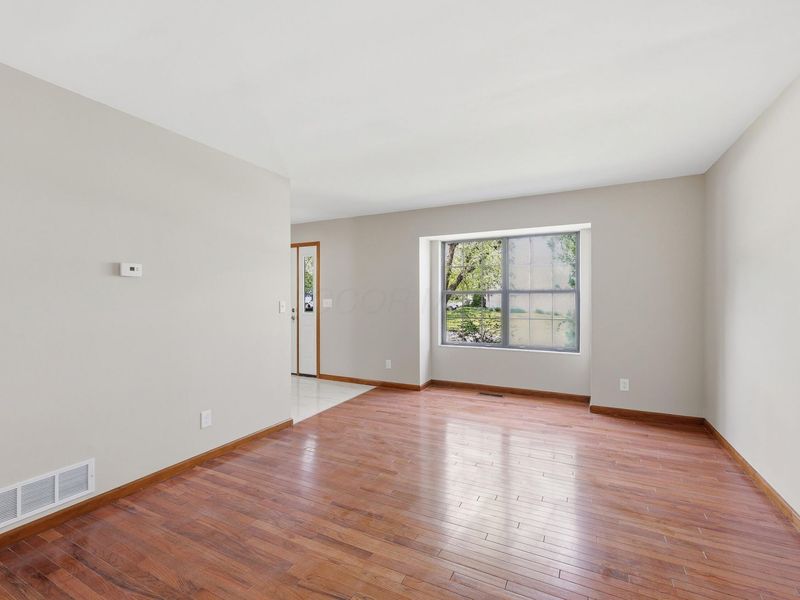 565 Peach Street, Westerville, OH 43082 Photo 8