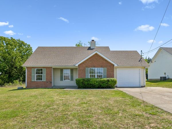 1211 Akins Ridge Dr, La Vergne, TN 37086