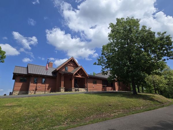 685 River Oaks Dr , Big Sandy, TN 38221