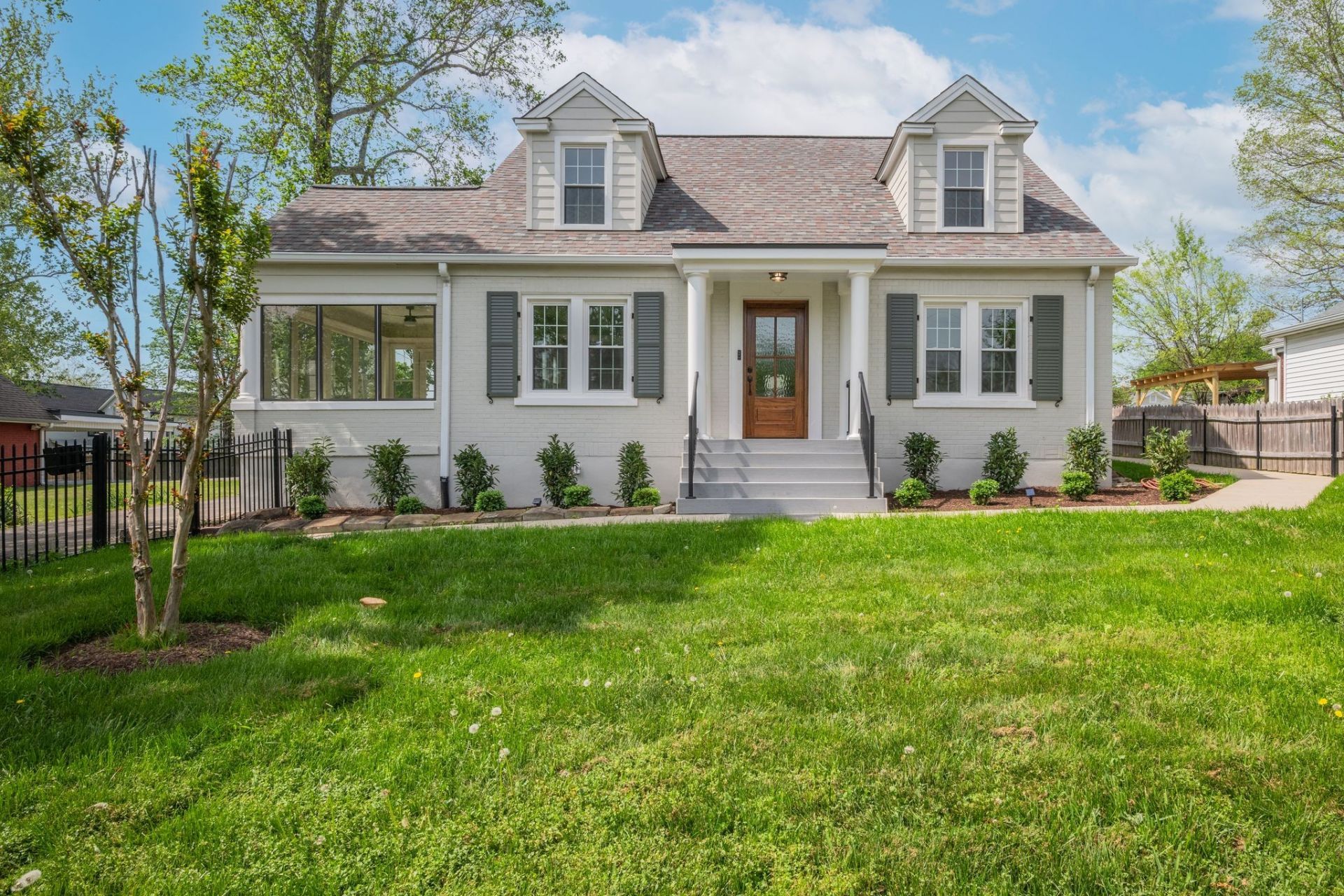 404 Murrell St , Dickson, TN 37055 Main Photo