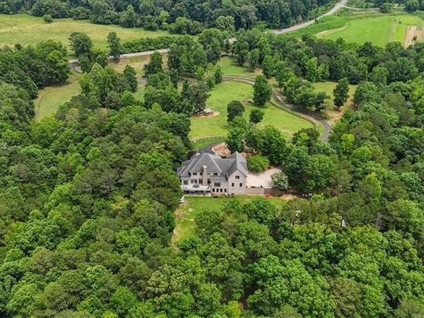 7945 Reinhardt College Parkway , Waleska, GA 30183