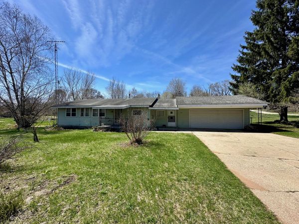 271 McLaren Lake Road, Hesperia, MI 49421