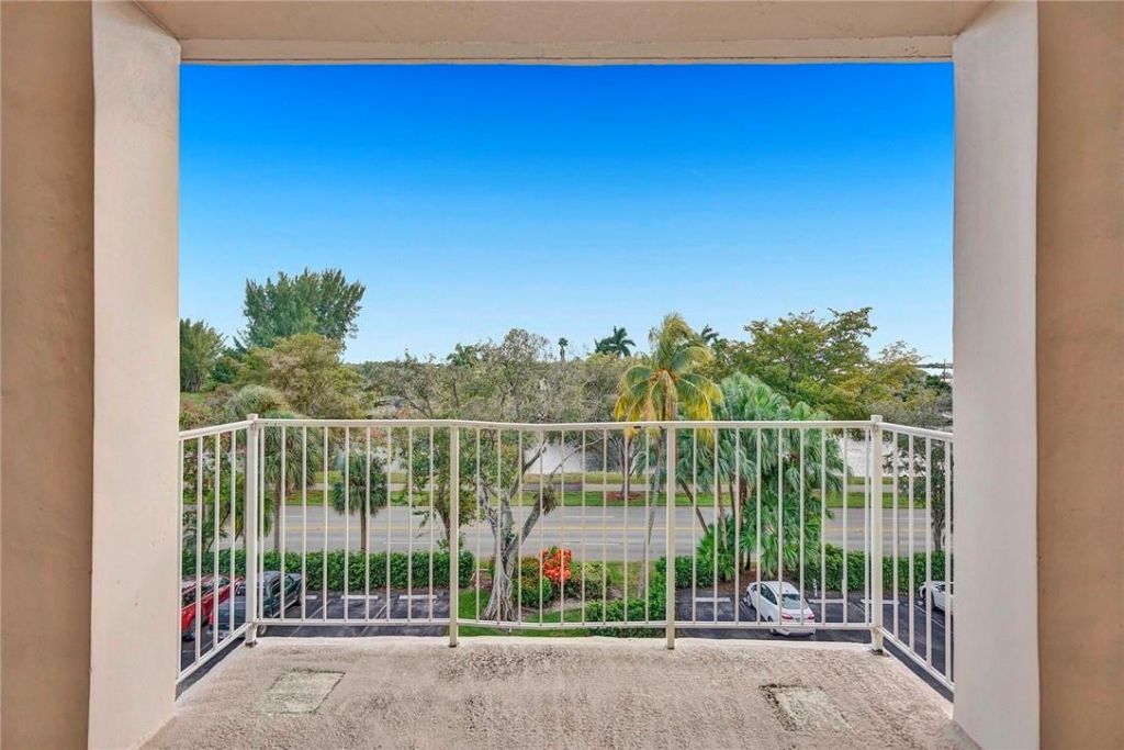 3051 S Palm Aire Drive, Unit 407, Pompano Beach, FL 33069 Photo