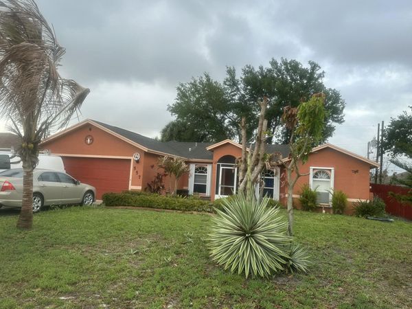 557 SW Baoy Avenue, Port St. Lucie, FL 34953