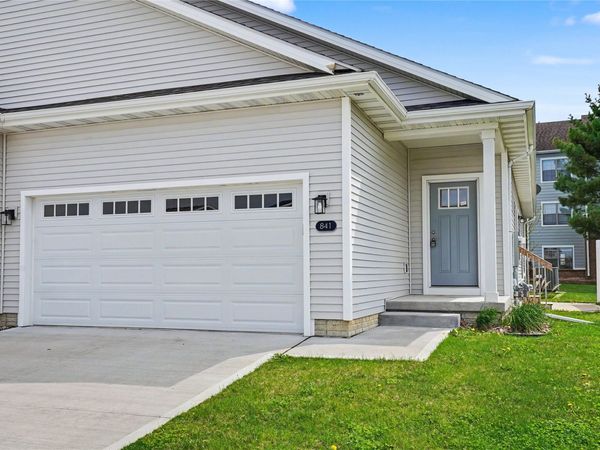 841 Sawgrass Drive , Norwalk, IA 50211