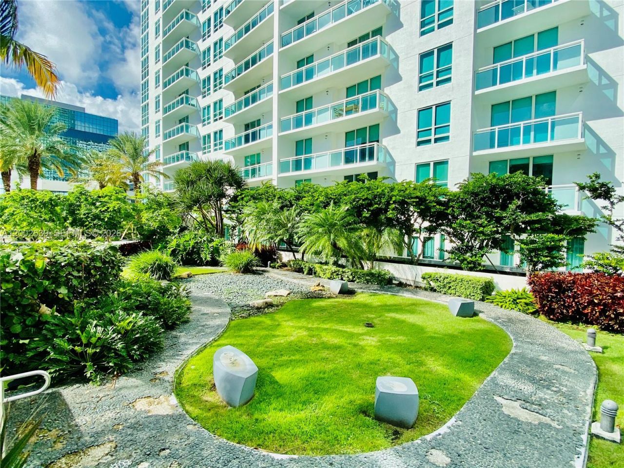950 Brickell Bay Dr, Unit 3703, Miami, FL 33131 Photo