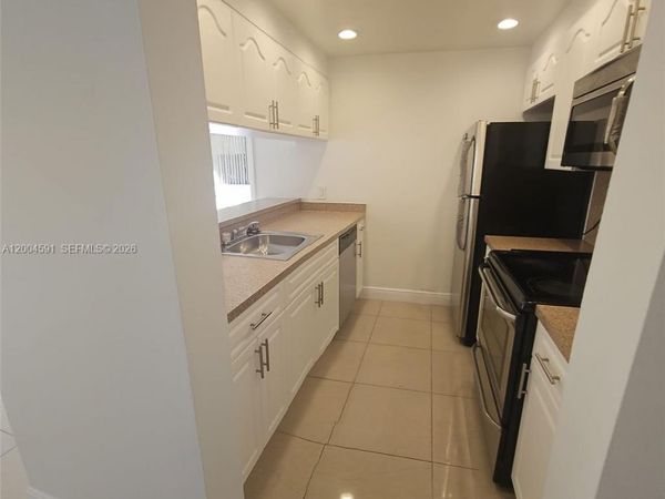 8160 Geneva Ct , Unit 208, Doral, FL 33166