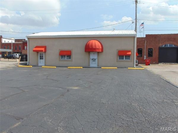 22 S Oak Street , Duquoin, IL 62832