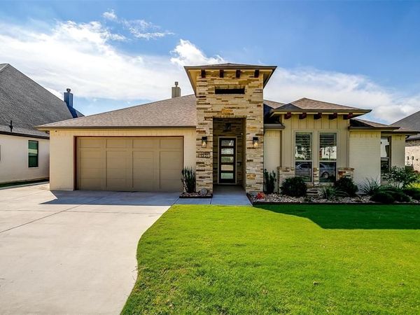 1221 Crown Valley Drive , Weatherford, TX 76087