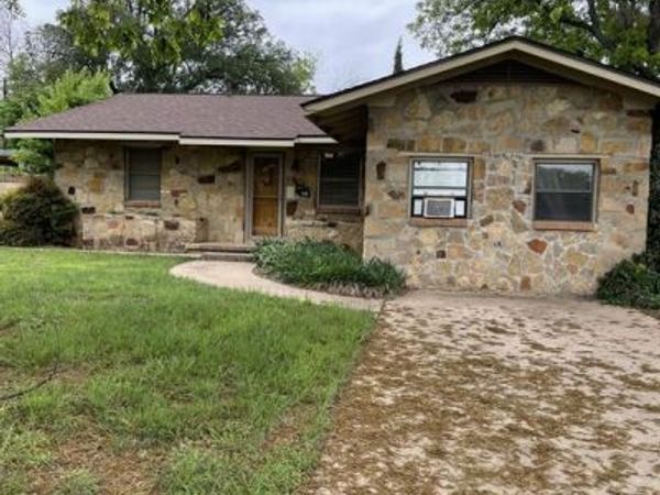 100 Snow Street , Bangs, TX 76823