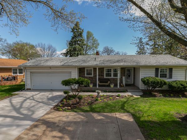 2417 Hickory Grove Road , Davenport, IA 52804