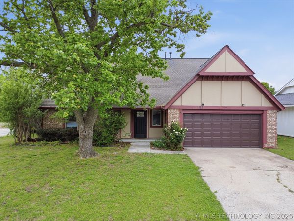 1112 W Queens Place , Broken Arrow, OK 74012