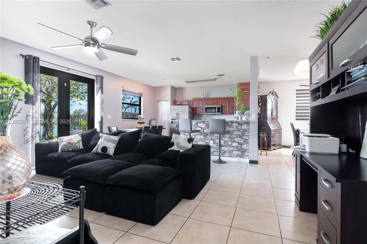 685 SE 37th Pl , Homestead, FL 33033 Photo