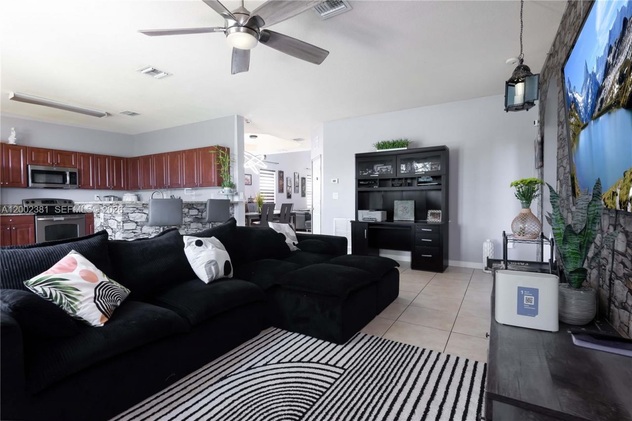 685 SE 37th Pl , Homestead, FL 33033 Photo