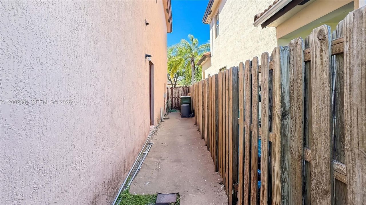 685 SE 37th Pl , Homestead, FL 33033 Photo