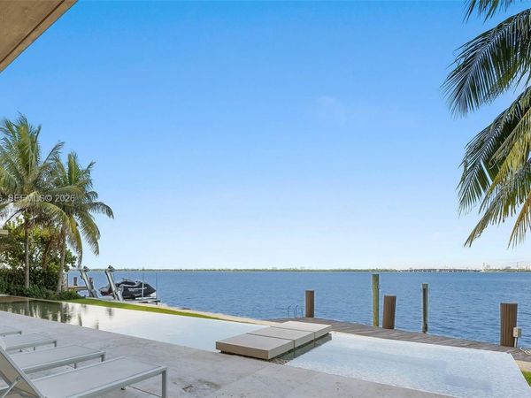 825 E Dilido Dr, Miami Beach, FL 33139