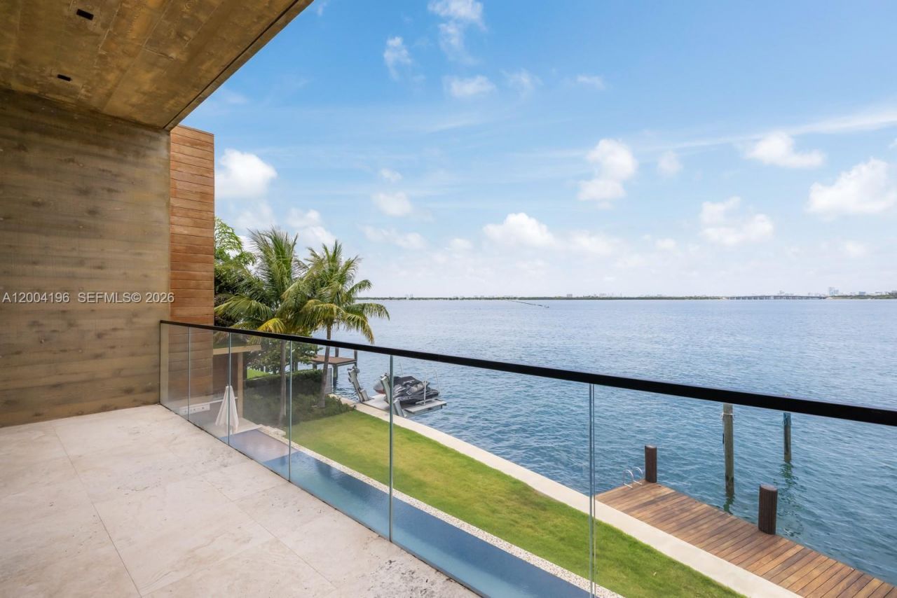 825 E Dilido Dr, Miami Beach, FL 33139 Photo