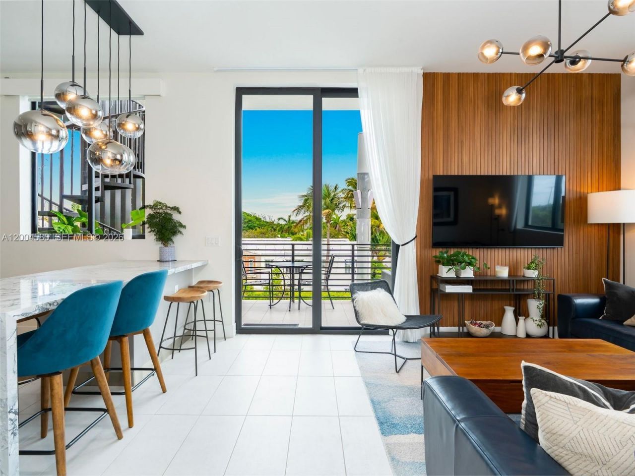 1030 15th St, Unit 321, Miami Beach, FL 33139 Photo