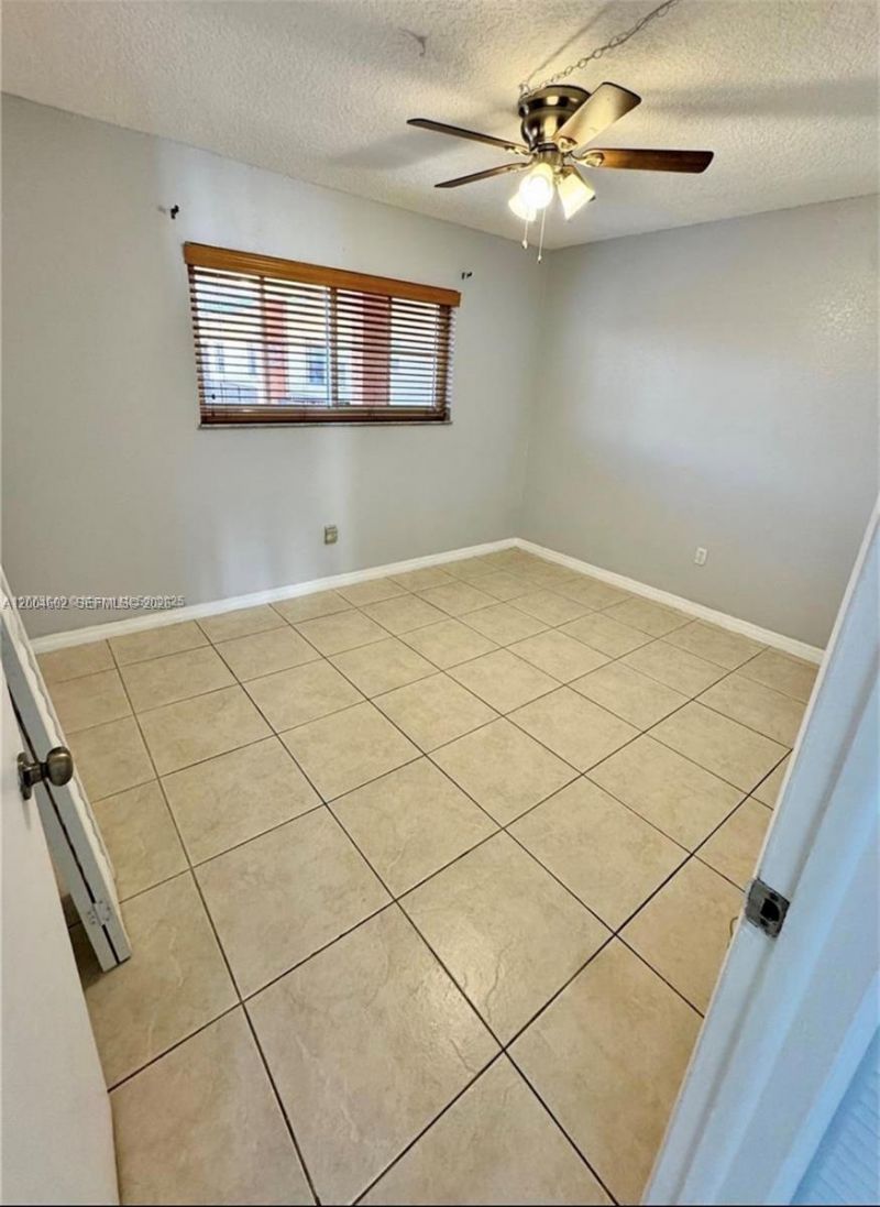 1855 W 60th St , Unit 446, Hialeah, FL 33012 Photo