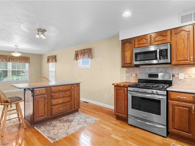 1015 Biltmore Avenue, Toronto, OH 43964 Photo 12