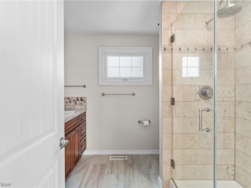 1015 Biltmore Avenue, Toronto, OH 43964 Photo 19