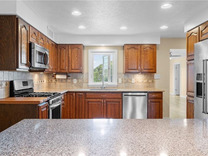 1015 Biltmore Avenue, Toronto, OH 43964 Photo 6