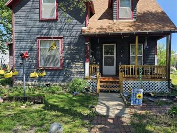 113 S West Street, Hiawatha, KS 66527