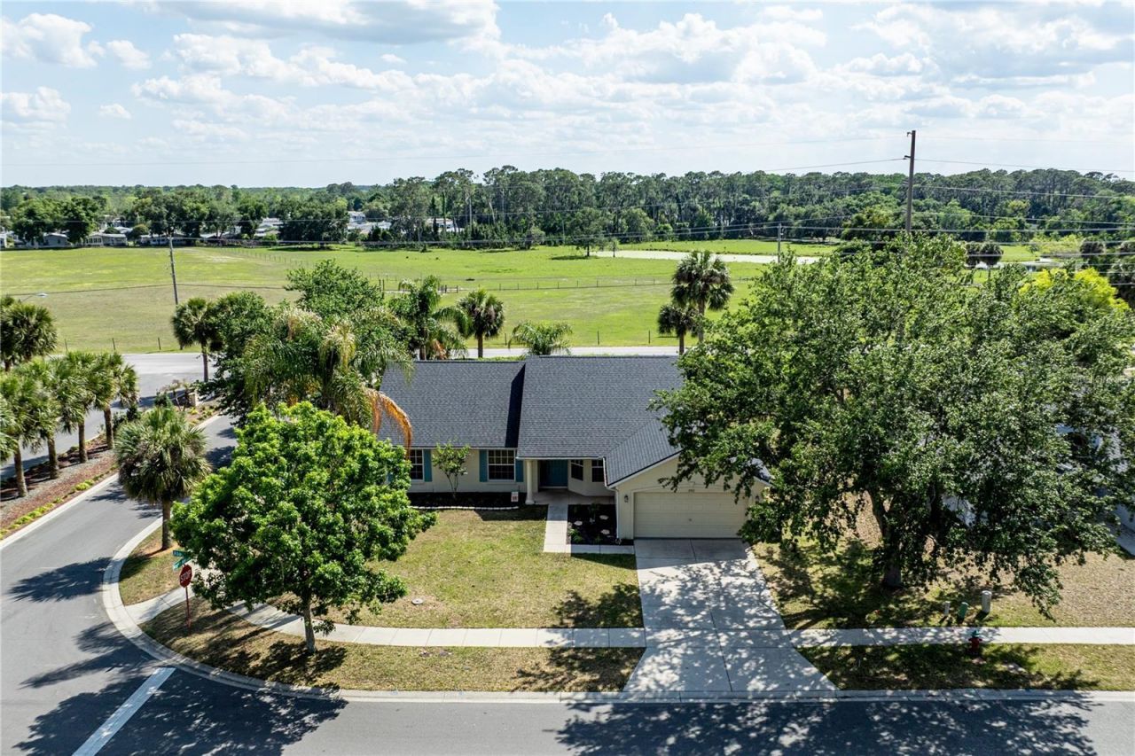 3353 Abaco Drive, Tavares, FL 32778 Photo