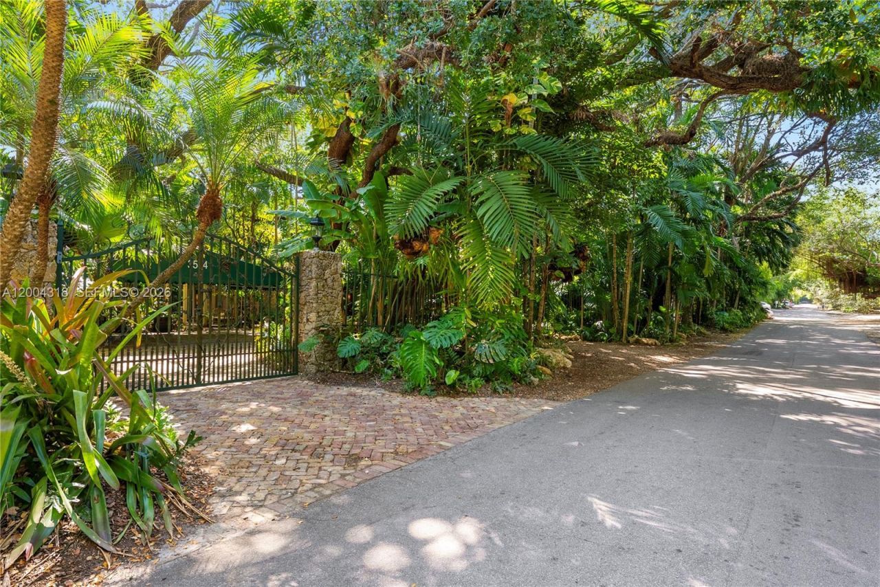 3584 Saint Gaudens Rd, Miami, FL 33133 Photo
