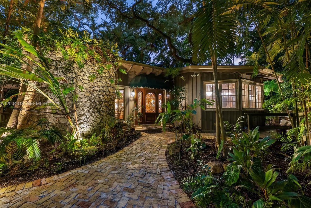 3584 Saint Gaudens Rd, Miami, FL 33133 Photo