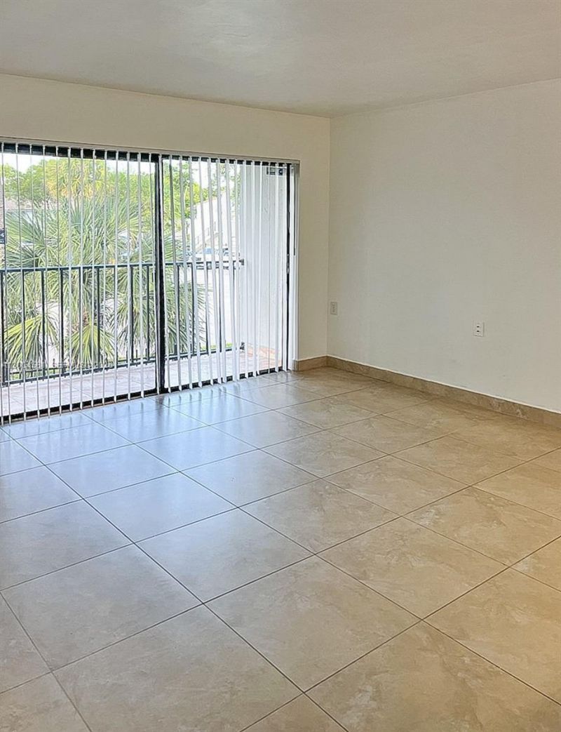 7012 NW 179th St , Unit 209, Hialeah, FL 33015 Photo