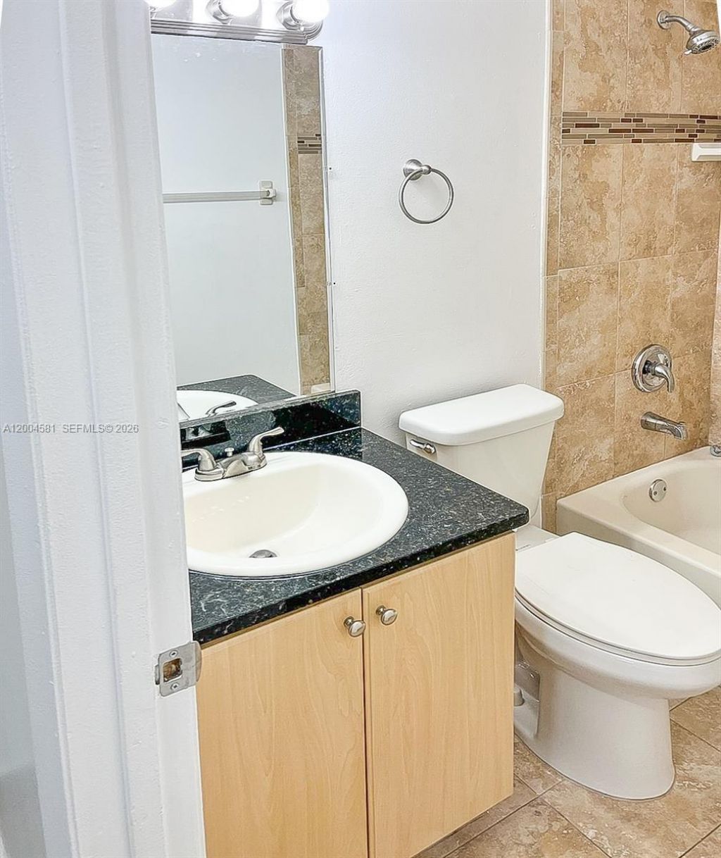 7012 NW 179th St , Unit 209, Hialeah, FL 33015 Photo