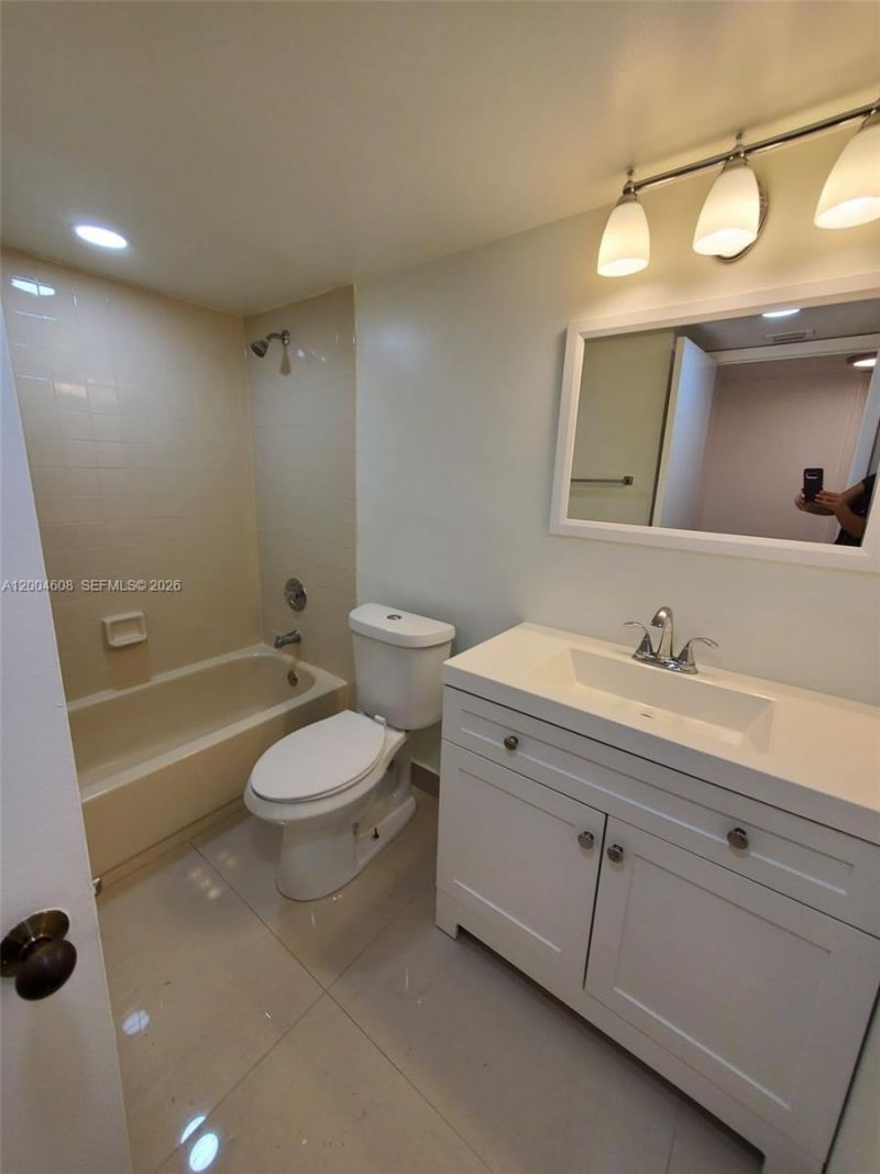 8100 Geneva Ct , Unit 437, Doral, FL 33166 Photo
