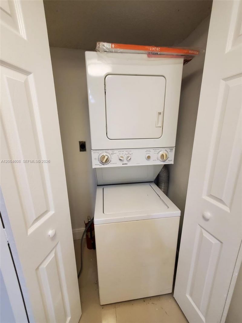 8100 Geneva Ct , Unit 437, Doral, FL 33166 Photo