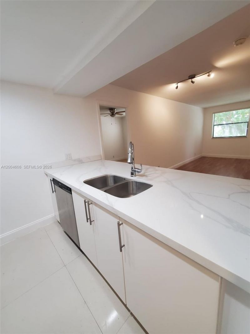 8100 Geneva Ct , Unit 437, Doral, FL 33166 Photo