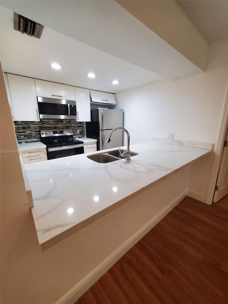 8100 Geneva Ct , Unit 437, Doral, FL 33166 Photo